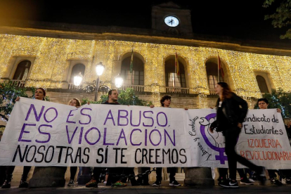 Imagen de una de las protestas en Sevilla contra la sentencia.