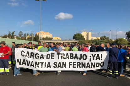 Empleados de Navantia manifestándose por temor a la pérdida del contrato de las cinco corbetas.