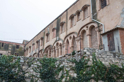 El monasterio, construido a finales del siglo XIX y propiedad de la familia desde el año 1954.