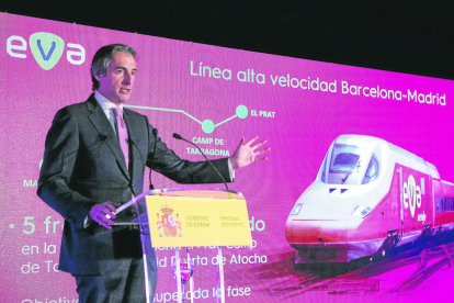 El ministro de Fomento, durante la presentación en Barcelona del nuevo servicio AVE.