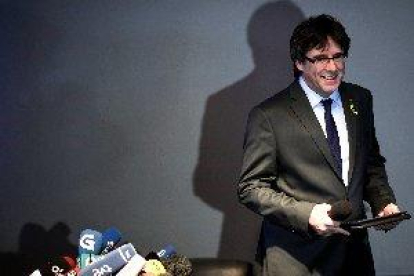 Puigdemont pide una mediación internacional y descarta renunciar a su escaño