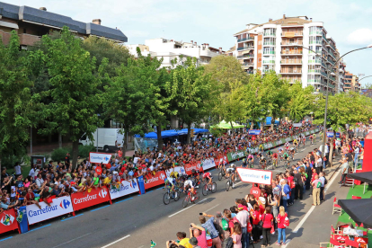 Una vista de l’arribada de la Vuelta el 2015 amb l’esprint a Prat de la Riba, on va guanyar Van Poppel.