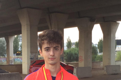 Aleix Porras, ayer con su medalla de plata lograda en Granollers.