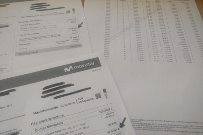 Algunes de les factures de clients de l’Alt Urgell que han reclamat a la companyia Movistar.