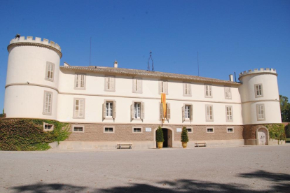 La Fundació Castell del Remei es va constituir a principis d'any i aquest dimecres s'ha presentat en societat amb els seus impulsors, dels quals Mireia Gonzàlez Antó n'assumeix la presidència.