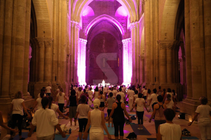 Nit de lluna plena a la Seu Vella de Lleida amb ioga