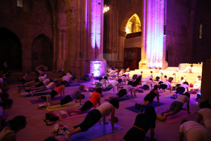 Nit de lluna plena a la Seu Vella de Lleida amb ioga