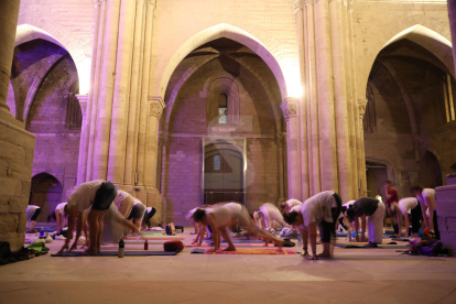 Nit de lluna plena a la Seu Vella de Lleida amb ioga