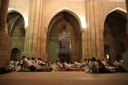 Nit de lluna plena a la Seu Vella de Lleida amb ioga