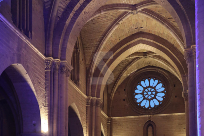 Nit de lluna plena a la Seu Vella de Lleida amb ioga