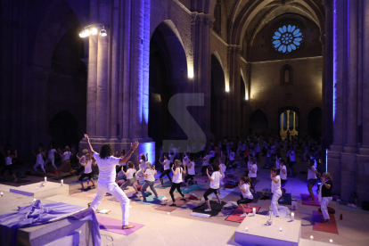 Nit de lluna plena a la Seu Vella de Lleida amb ioga