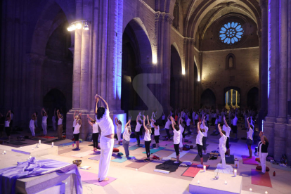 Nit de lluna plena a la Seu Vella de Lleida amb ioga