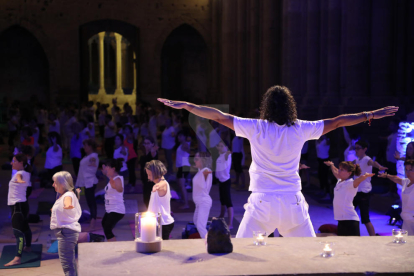 Nit de lluna plena a la Seu Vella de Lleida amb ioga