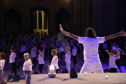 Nit de lluna plena a la Seu Vella de Lleida amb ioga