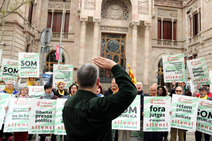 Dirigents d’ERC en l’acte de restitució del medalló de Lluís Companys al Tarròs.