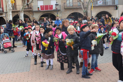 Los pequeños lucieron trajes típicos e iniciaron su recorrido hasta el Sant Crist en la plaza del Mercadal.  