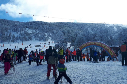 Més de 1.600 persones van esquiar ahir a les pistes de Port Ainé després de desconvocar-se la vaga.