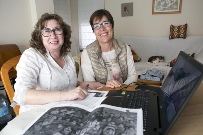 Ramona Segura i Imma Castelló, treballant en la història gràfica.