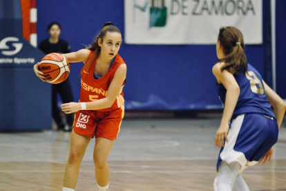 La leridana Anna Prim brilla con la Selección sub-16 de baloncesto