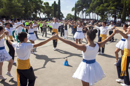 El 34 Concurs Nacional de Colles Sardanistes va reunir uns dos-cents dansaires de dinou colles.