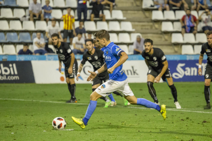 Pedro Martín celebra el gol de l’empat, aconseguit de penal, seguit d’Artiles i Juanto.