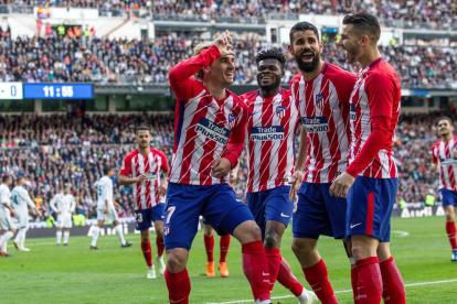 Griezmann celebra el gol de l’empat amb els seus companys durant el partit d’ahir.