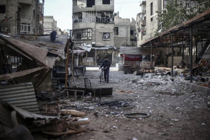 Runa provocada per un atac del règim sirià a la ciutat de Douma.