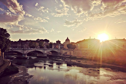 Foto del viatge realitzat a Roma per aquestes vacances, està feta des del pont de Sant'Angelo i la foto captura de fons el Vaticà