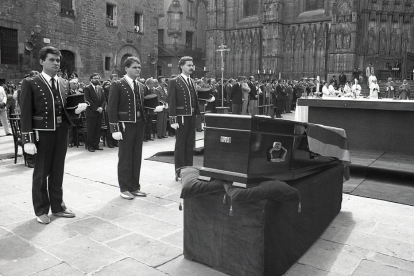 Su funeral en Barcelona congregó a todas las autoridades catalanas y españolas, así como a millares de ciudadanos.