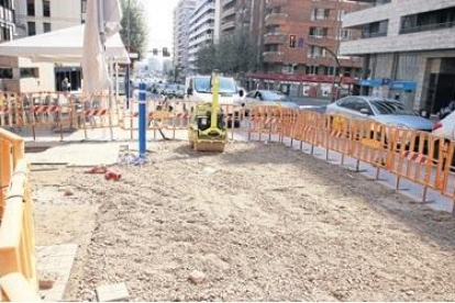 La reparació de la canonada que va rebentar a l'avinguda Catalunya s'allargarà uns dies més