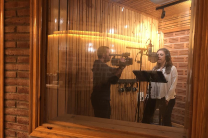 Els professionals de Lleida Televisió han passat pels micròfons de Bossa Records per contribuir al que ha estat un projecte d'equip
