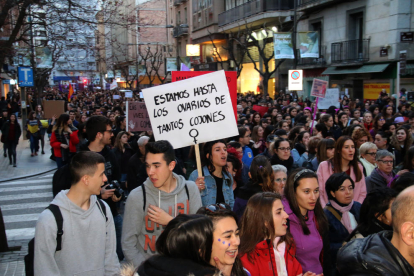 Els joves, protagonistes ahir a la manifestació de Lleida.