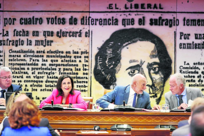 La ministra de Defensa, Margarita Robles, ahir al Senat.