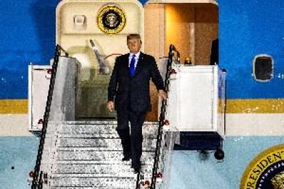 Trump llega a Singapur para su cumbre del martes con Kim Jong-un