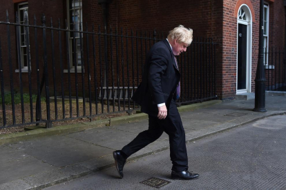 El ministre d’Exteriors, Boris Johnson, abandona Downing Street després del Consell de Ministres.