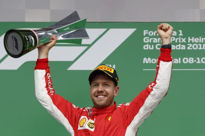 Sebastian Vettel celebra el seu triomf en el Gran Premi del Canadà, on va aconseguir el liderat del Mundial.