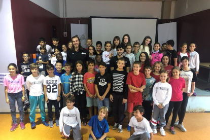 Eric Stutz i Sergi Quintela van visitar ahir els nens i nenes de l’escola Francesco Tonucci de Lleida.
