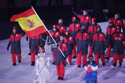 Els esportistes de les dos Corees van desfilar junts, ahir en la inauguració dels Jocs Olímpics d’Hivern.