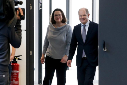 La líder parlamentaria del SPD junto al nuevo ministro de Finanzas.