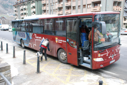 El bus que presta el servei de transport fins a Baqueira Beret.