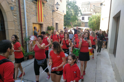 Cerca de quinientas personas disfrutaron de la verbena musical de Figuerola d’Orcau el sábado por la noche. 