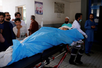 Uno de los heridos en el ataque terrorista de ayer en Kabul.