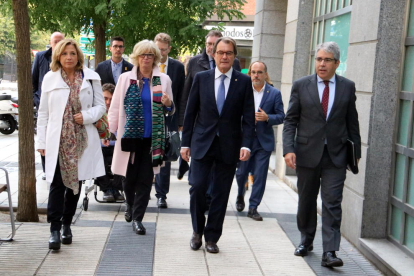 El expresident Artur Mas y los exconsellers, Joana Ortega, Irene Artigau y Francesc Homs, en el Tribunal de Cuentas el pasado octubre.