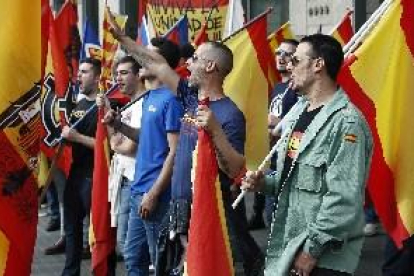 Ultras y antifascistas se manifiestan en diferentes puntos de Barcelona