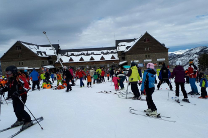 L’estació de Port Ainé va rebre ahir més de 2.000 esquiadors.
