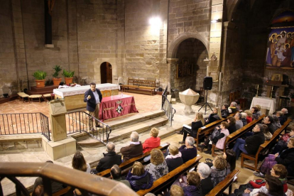 La conferencia reunió a unas trescientas personas en la iglesia de Linyola. 