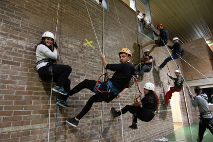 Alumnos del ciclo de Conducción de Actividades en el Medio Natural, ayer en unas prácticas.