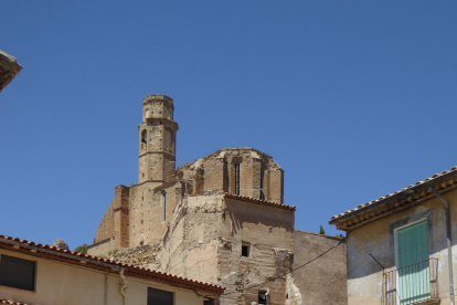 Imatge de la font barroca al centre de Castelló de Farfanya.
