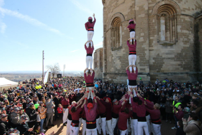 Los castellers de Lleida hicieron dos pilares después del parlamento. 