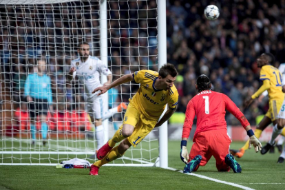 Mario Mandzukic celebra el primer gol, el que obria el camí de la remuntada que al final no es va donar.